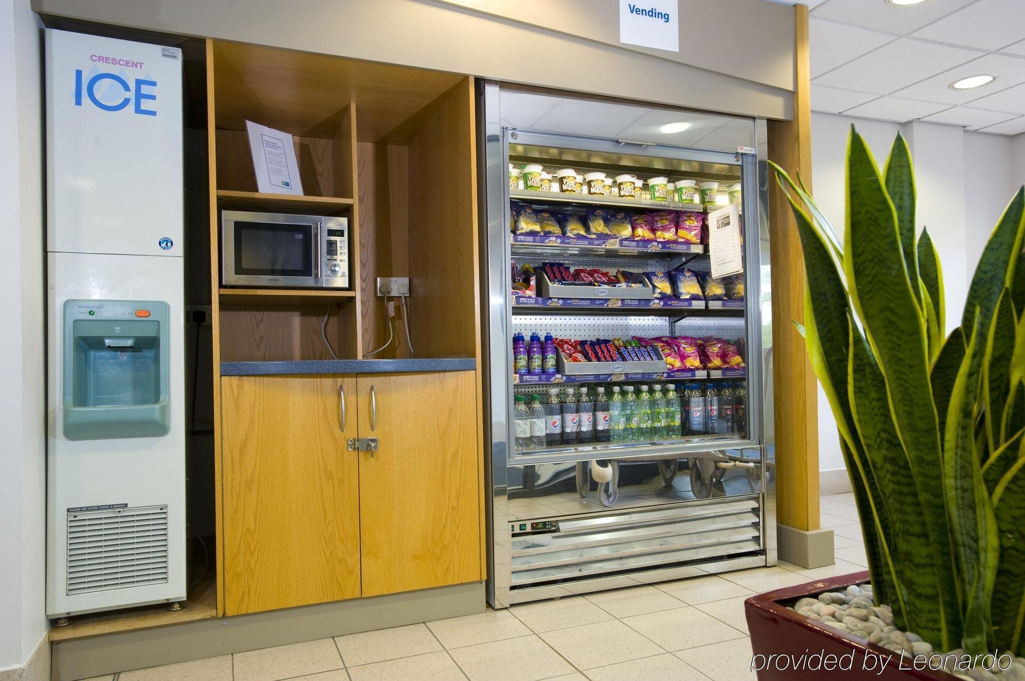 Holiday Inn Express Swansea East By Ihg Exterior foto